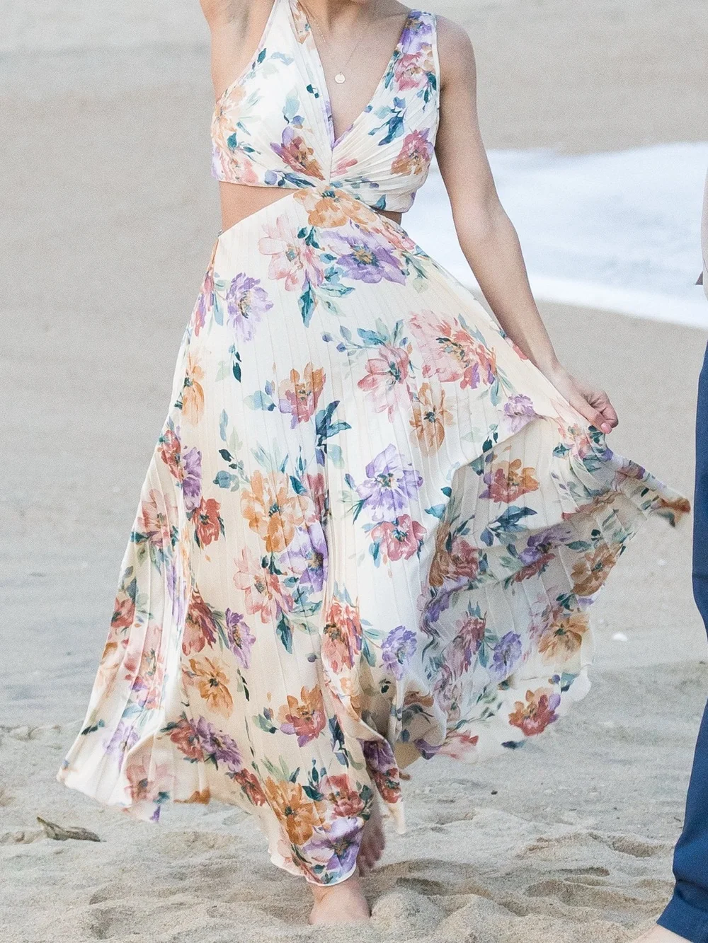 A&F Pleated Floral V-Neck Maxi Dress - Cream Floral